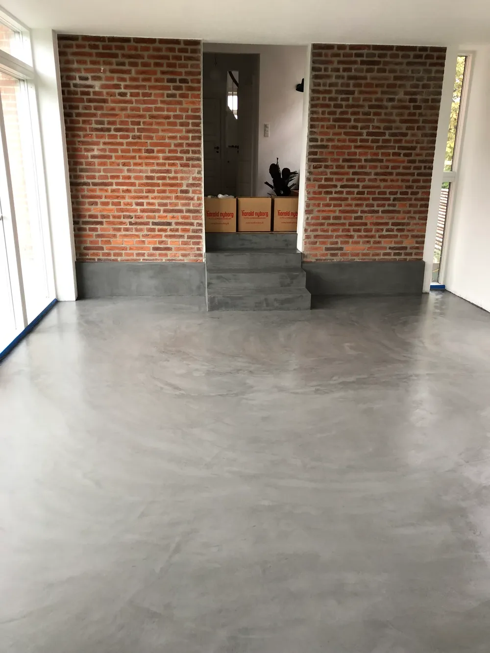  Komplet stuegulv udført i klassisk betonlook microcement