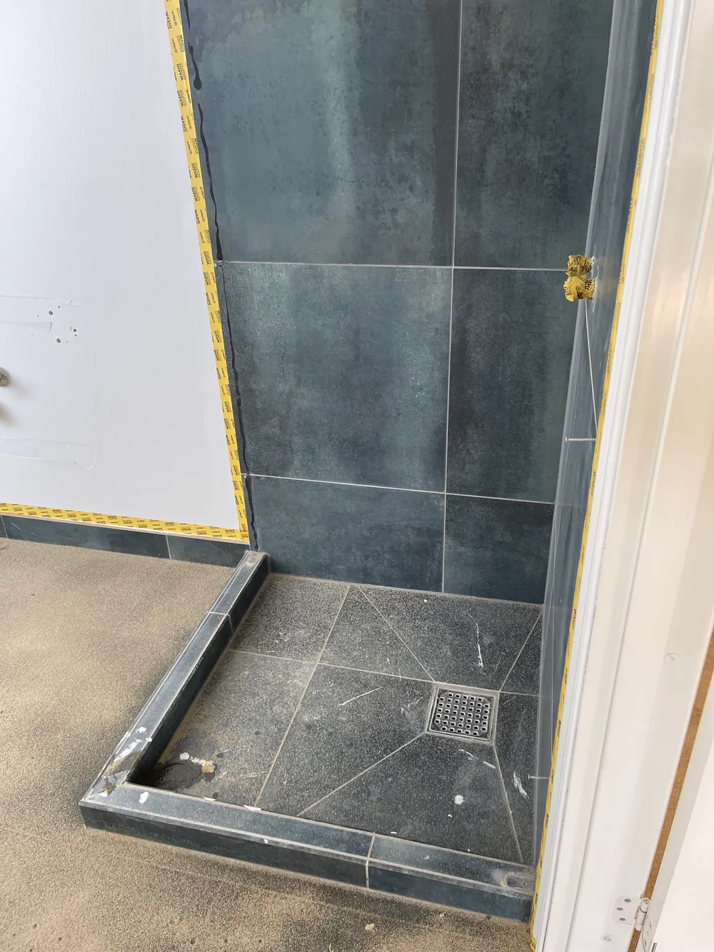 Badeværelse 8m2 før påføring af microcement