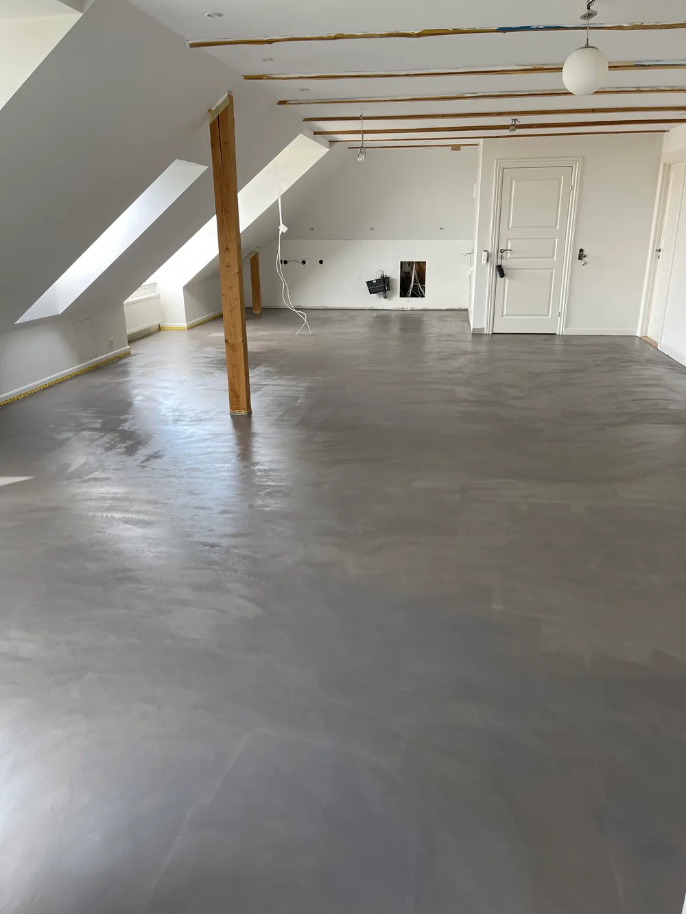 Loftgulv i microcemenet direkte på trægulv